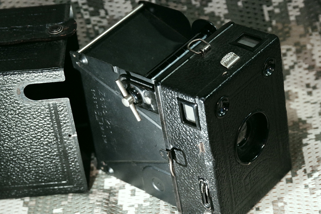 四角い箱型ボックスカメラ。ZEISS IKON BOX TENGOR 54/2（ボックステン 