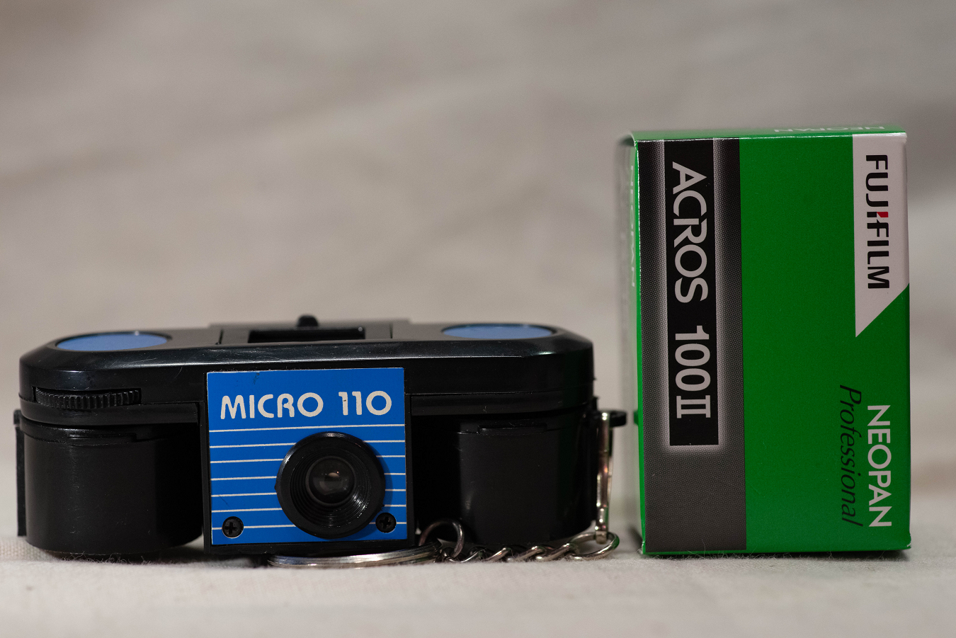 トウ・トイカメラコレクション。110フィルム使用の可愛いプラスチックカメラ達